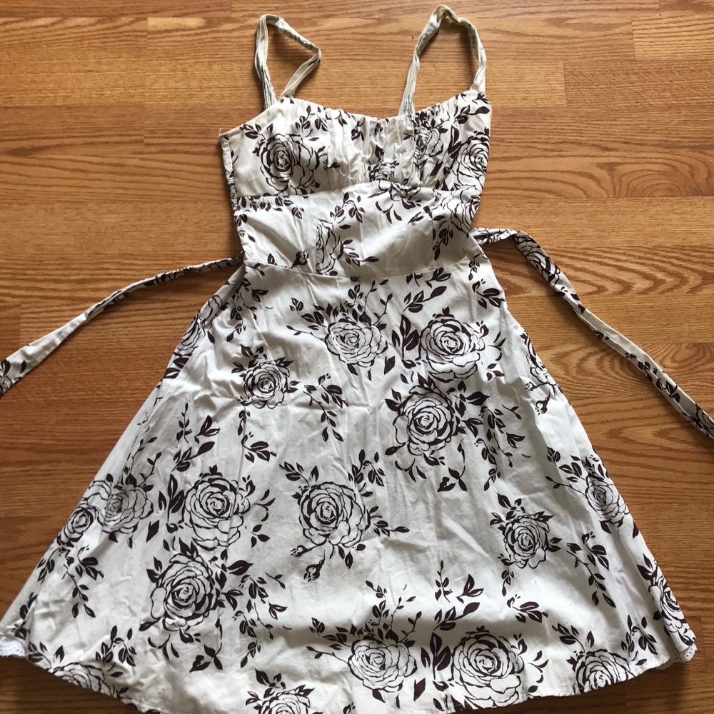 WHITE SUNDRESS WITH BROWN FLOWERS. SIZE 5
